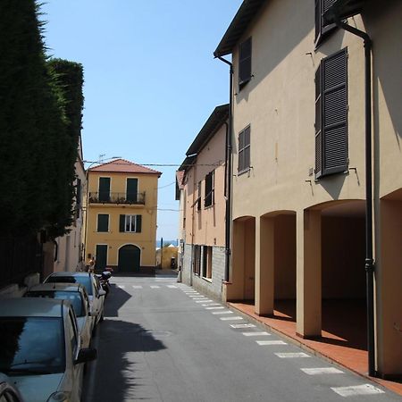 Garibaldi Appartamenti Riva Ligure Buitenkant foto